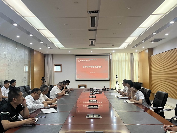 专题会议传达年中工作会议精神.jpg