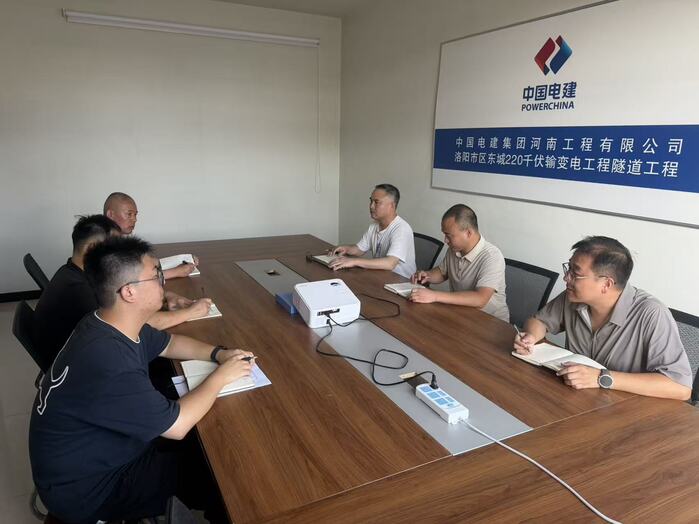 专题研讨照片.jpg